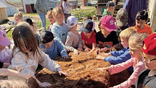 Elementary students visit Kreycik Ranch and Niobrara State Park