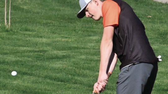Gubbels leads golf team with fifth-place and second-place finishes last week