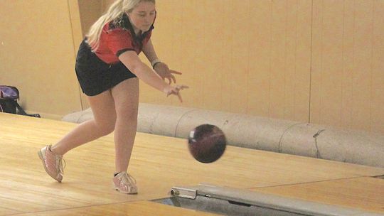 Pirate bowling team finishes season