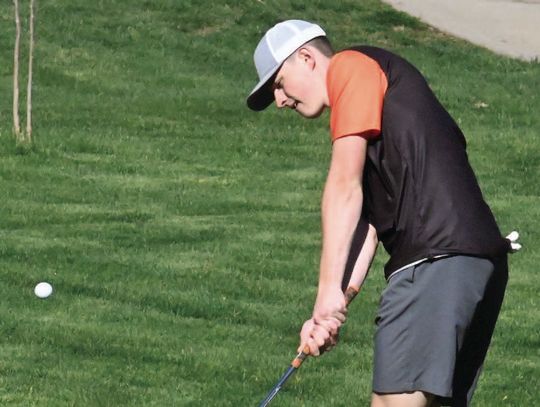 Gubbels leads golf team with fifth-place and second-place finishes last week