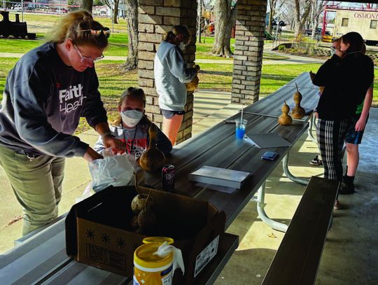 OsmondAll-Stars make gourd bird houses