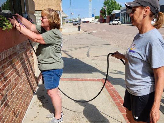 Sprucing up Wausa for spring