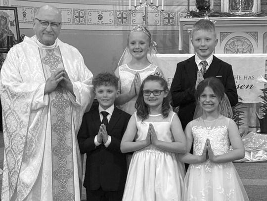 St. Mary's students receive first communion
