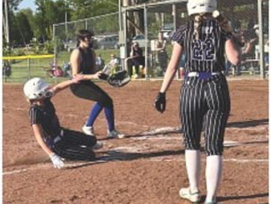 Wausa 14/16s softball comes up short against Ponca, beats Emerson