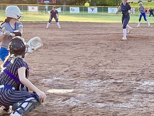 Wausa 18s softball loses to Ponca, defeats Hartington
