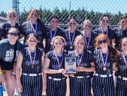 Wausa 18s softball team places third at district tournament