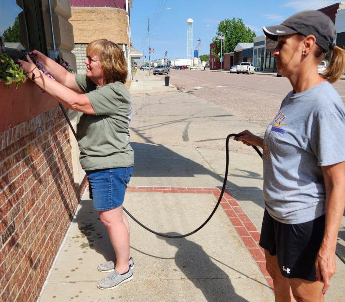 Sprucing up Wausa for spring