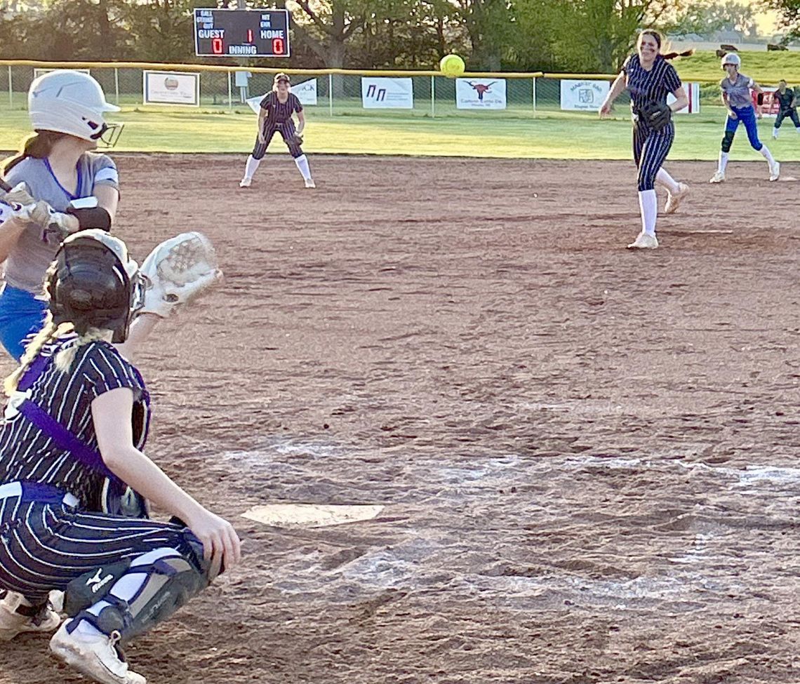 Wausa 18s softball loses to Ponca, defeats Hartington